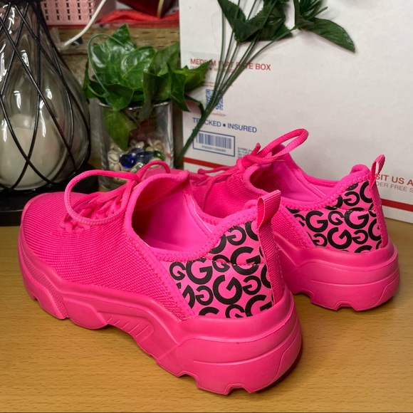 NEW Guess Women’s Hot Pink ‘GGHRISLY-R’ Low Top Running Sneakers - Picture 4 of 7